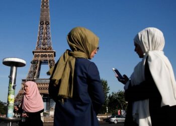 Κρινιώ Καλογερίδου : Από την ανεκτικότητα στην υποταγή. Η μεταμόρφωση της Δύσης σε νεοχαλιφάτο
