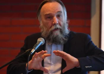 Αλεξάντερ Ντάγκιν:σύμφωνα με το πυρηνικό δόγμα μας η Ρωσία πρέπει ν απαντήσει αφού χτυπήθηκαν πυρηνικά αεροσκάφη!