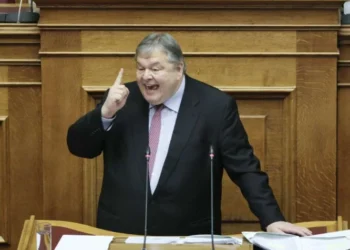 Τι είναι ο ορισμός της Εσχάτης Προδοσίας; Η ομιλία του Βενιζέλου που κάνει τον Μητσοτάκη να ανατριχιάζει!