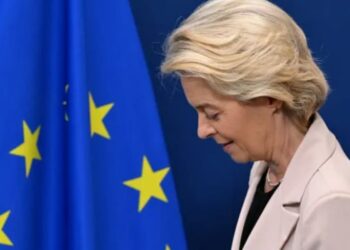 To Pfizergate και το τέλος του βάλτου της ΕΕ – Στήνουν γκιλοτίνα στις Βρυξέλλες για την Αντουανέτα… von der Leyen – Όλοι εναντίον της