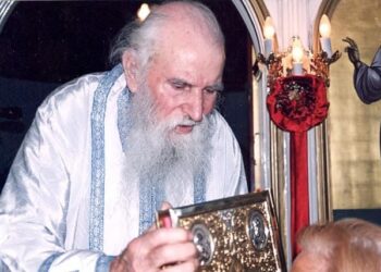 Να έχετε τρόφιμα στα σπίτια σας, να είστε πάντα κοντά στον Θεό, η Παναγία μας μας αγαπάει, δεν θα μας αφήσει να υποφέρουμε πολύ!!