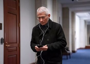 Το FBI εντόπισε σκληρούς δίσκους και ανέκτησε το κινητό του Anthony Fauci