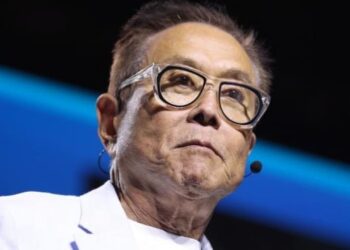 Το τέλος… ξεκίνησε – Ο Kiyosaki προβλέπει χάος το 2025: «Θα γονατίσουμε παγκοσμίως – Οι πλούσιοι θα γίνουν πλουσιότεροι»
