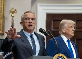 Επιτέλους! Ο Κένεντι Διορίζει «Μη Εμβολιαστές» στην Επιτροπή Εμβολίων του CDC