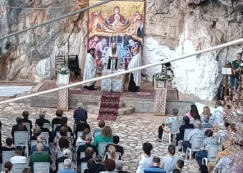 Εσπερινή ακολουθία Παπικού ρυθμού στον Αστακό Αιτωλοακαρνανίας