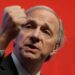 Βόμβα από Ray Dalio (Bridgewater): «Έτσι χρεοκοπούν τα κράτη» – Η Ελλάδα κινδυνεύει ξανά από νέο θανάσιμο σπιράλ χρέους
