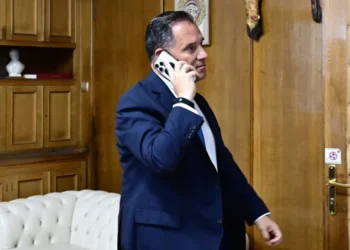 Κάνει πίσω ο Γεωργιάδης για την εκχώρηση του DNA νεογνών σε ιδιώτες