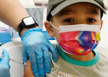 FDA: Ο Εμβολιασμένος με mRNA Κινδυνεύει με Αιφνίδιο Θάνατο που χτυπάει σαν Ωρολογιακή βόμβα για Αρκετά Χρόνια μετά την Ένεση