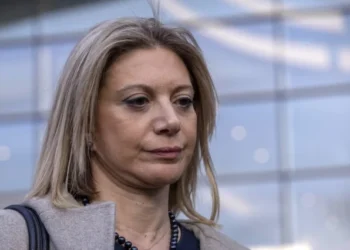 Ασταμάτητη η Μαρία Καρυστιανού: Στην Βουλή νέα μήνυση – Κατηγορεί 14 βουλευτές της ΝΔ για εσχάτη προδοσία!