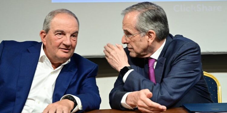 Σάμαράς και Καραμανλής «πυροβολούν» την κυβέρνηση στην εκδήλωση στο Πολεμικό Μουσείο