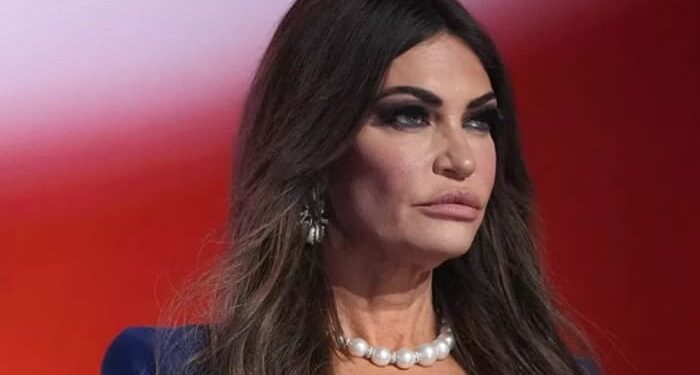 Κάτι συμβαίνει με την Kimberly – Η νέα πρέσβειρα θα ζητήσει συνάντηση με Καρυστιανού, θέλει να μάθει για τα Τέμπη