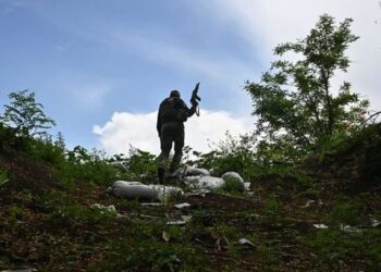 Συγκλονίζει ο Ουκρανός στρατιώτης που εκτέλεσε τον διοικητή του: Δεν ήθελα να πεθάνω – Με είχε για κρέας, δεν μου έδινε ούτε νερό