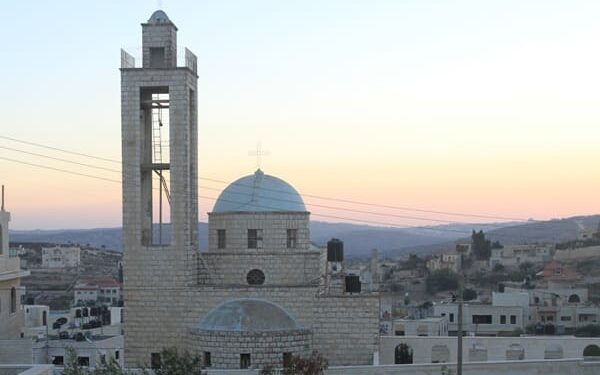 Κραυγή Απόγνωσης των Ιερέων της τελευταίας Χριστιανικής Πόλης της Δυτικής Όχθης ζητούν Βοήθεια αφού πολιορκούνται από Ισραηλινούς για να τους Εκδιώξουν