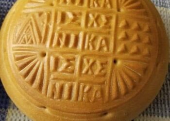 Κάποια κυρία πήγε προσφορά στην Εκκλησία και όταν ήρθε στη σειρά να Κοινωνήσει γέλασε, διότι άκουσε τον ιερέα να λέει: