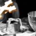 … άλλοι είχαν το πρόσωπο μαύρο, σαν να ήταν αλειμμένο με καπνιά, και άλλοι κατακόκκινο σαν φωτιά, και τα μάτια ματωμένα.