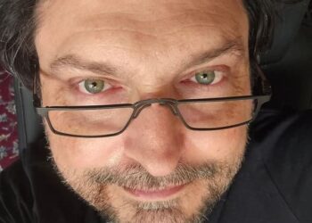 Δημήτρης Ποντίκας : “Το να μην σκέφτεσαι δημιουργικά είναι το αληθινό όπλο μαζικής καταστροφής και το χρησιμοποιούν εναντίον σου κάθε μέρα.”