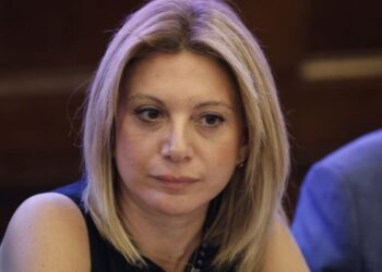 H οργισμένη ανάρτηση της Καρυστιανού για Καραμανλή: Σήμερα ξεπλύθηκε από 157 αδίστακτους Βουλευτές. Τέτοια σήψη και δυσωδία δεν υπήρξε ποτέ στον τόπο.