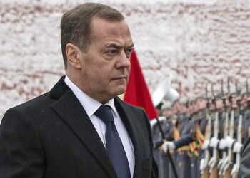 «Μετωπική» Ν.Μεντβέντεφ με τη Βρετανία: «Οι υπερηχητικοί πύραυλοί μας θα την βυθίσουν εάν χρειαστεί»