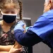 Κορυφαίος Επιδημιολόγος Εκπέμπει Συναγερμό για τη Θανατηφόρα “Τριπλή Απειλή mRNA”