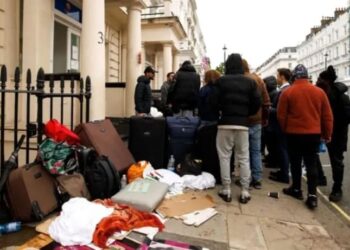 Οι ορδές λαθρομεταναστών διαλύουν την Ευρώπη – Χάος στη Βρετανία – «Σώστε τα παιδιά μας, διώξτε τους εγκληματίες»