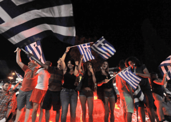 Μαρία Νεγρεπόντη Δελιβάνη: Επανεπίσκεψη στο πραξικόπημα του 2015 που μετάλλαξε το «όχι» σε «ναι»