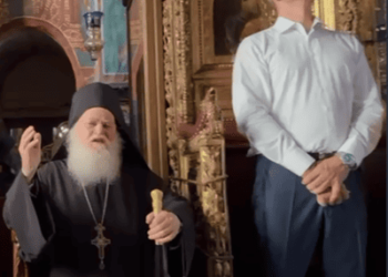 … Ενεθρόνισε στον Θρόνο του Χριστού βδέλυγμα… το πειθήνιο του Πονηρού παίγνιο και την χαρμανιόλα που του πήρε ήδη το κεφάλι κι ας φαίνεται ακόμα στη θέση του.