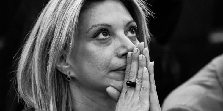 Μαρία Καρυστιανού: Πόση αλαζονεία έχετε για να μας θεωρείτε τόσο χαζούς;