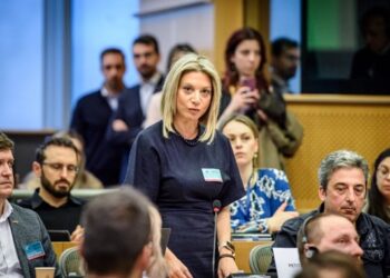 Η Μαρία Καρυστιανού έχει δηλώσει ότι δεν θα κατέβει στην πολιτική αλλά κρυφές δημοσκοπήσεις δείχνουν την τεράστια δημοφιλία της και τη ζημιά που κάνει στην κυβέρνηση με κάθε παρέμβασή της