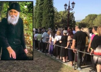 Άγιος Παΐσιος: Χιλιάδες κόσμου στον τάφο του από κάθε γωνιά της Ελλάδας – Το μόνο «λαϊκό προσκύνημα» που μοσχοβολά αιωνιότητα