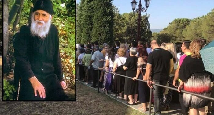 Άγιος Παΐσιος: Χιλιάδες κόσμου στον τάφο του από κάθε γωνιά της Ελλάδας – Το μόνο «λαϊκό προσκύνημα» που μοσχοβολά αιωνιότητα