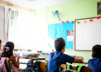 ΘΑ ΦΡΙΞΕΤΕ!!! Μαρτυρία παιδιού για το τι τους διδάσκουν στο σχολείο, λέγοντας τους μάλιστα να κρατήσουν κρυφά όσα ακούνε από τους γονείς τους