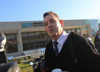 ΝΙΚΟΛΑΟΣ ΠΑΠΑΔΟΠΟΥΛΟΣ : ΚΟΝΤΡΑ ΣΤΟ ΣΑΤΑΝΙΚΟ ΣΥΣΤΗΜΑ
