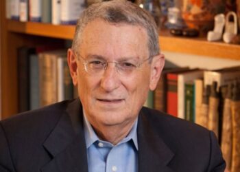 Αλήθεια γνωρίζετε τον κύριο της φωτογραφίας;