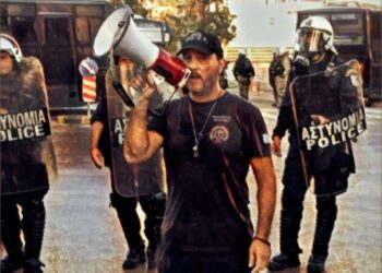 Εκείνη τη στιγμή, μέσα στο σκοτάδι της εποχής του Κορωνοϊού, γεννήθηκε και κάτι άλλο. Γεννήθηκε η Αντίσταση.