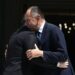 Εθνική ντροπή: Αγκαλιά Γεραπετρίτη με τζιχαντιστή της al-Qaeda – Η Ελλάδα σκύβει το κεφάλι στους μακελάρηδες των Χριστιανών