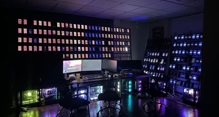 Phone farms… η ντροπή της ψηφιακής εποχής, ένας ελεεινός τρόπος να εξαπατάς το κοινό και να δηλητηριάζεις την αλήθεια.