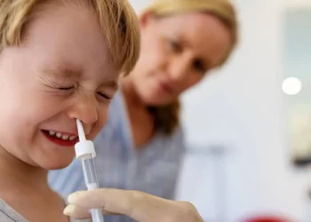 Η FDA (“Υπηρεσία Τροφίμων & Φαρμάκων” των ΗΠΑ) Εγκρίνει νέο “Εμβόλιο σε μορφή Σπρέι” χωρίς Βελόνα