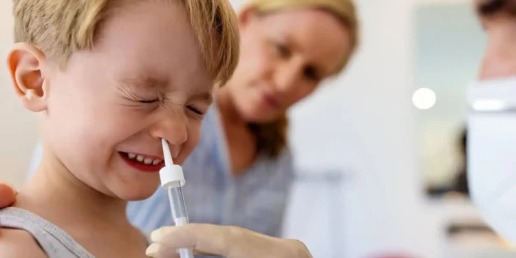 Η FDA (“Υπηρεσία Τροφίμων & Φαρμάκων” των ΗΠΑ) Εγκρίνει νέο “Εμβόλιο σε μορφή Σπρέι” χωρίς Βελόνα