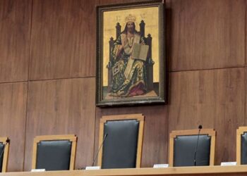 Αδιανόητο: Σέρνουν την Ελλάδα στα ευρωπαϊκά δικαστήρια για να αφαιρέσει τις χριστιανικές εικόνες από τις δικαστικές αίθουσες