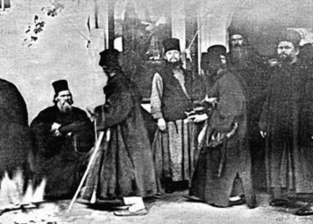 η ΥΠΕΡΑΓΙΑ ΘΕΟΤΟΚΟΣ όχι μόνο εμφανίστηκε, αλλά καταδέχτηκε να αποθανατιστεί σε φωτογραφία για να τους πει να μην σταματήσουν την Ελεημοσύνη