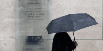 ΣΧΟΛΙΟ ΣΚΕΠΤΟΜΕΝΗΣ ΕΛΛΗΝΙΔΑΣ: ΓΙΑΤΙ ΕΧΟΥΝ ΛΥΣΣΑΞΕΙ ΤΑ ΜΑΥΡΑ ΣΚΥΛΙΑ ΝΑ ΜΑΣ ΦΟΡΕΣΟΥΝ ΚΟΛΑΡΟ ΤΟΝ ΠΡΟΣΩΠΙΚΟ ΑΡΙΘΜΟ!