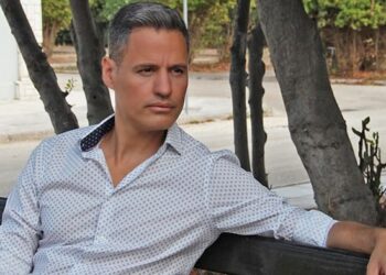 Γρηγόρης Πετράκος : Λαϊκή εξέγερση. Αυτό πια είναι κανονικος ΠΟΛΕΜΟΣ.