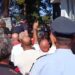 Σέρρες: «Θερμή» υποδοχή από αγρότες και κτηνοτρόφους στον υφυπουργό Αγροτικής Ανάπτυξης – Πέταξαν νερά και καφέδες! (ΒΙΝΤΕΟ)