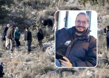 Βασίλης Καλογήρου: Η οικογένειά του υποστηρίζει με ατράνταχτα στοιχεία και αντιφάσεις ότι το παιδί δολοφονήθηκε σε άλλο σημείο και κάποιος το μετέφερε σε ένα λόφο στον Τύρναβο
