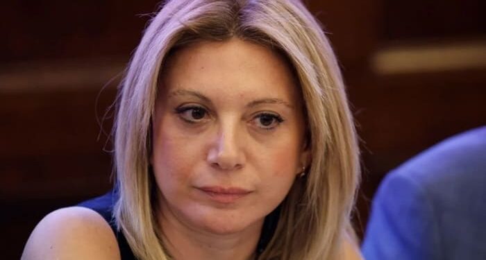 Μαρία Καρυστιανού: Πολλοί έχουμε αμφιβολίες αν έχουμε θάψει τα παιδιά μας. Θελουμε εξέταση DNA.