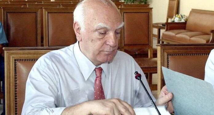 Λάμπρος Παπαδήμας πριν 15 χρόνια…. Θά ύπάρχει τό 666 στίς Ταυτότητες όπως υπάρχει καί σ’ όλη τήν μηχανογράφηση. !!!