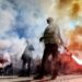 Ξέσπασε κύμα οργής στη Γαλλία – Το Κίνημα «Μπλοκάρετε τα πάντα» καταπίνει τον Macron – Φωτιές και οδοφράγματα σε όλη τη χώρα