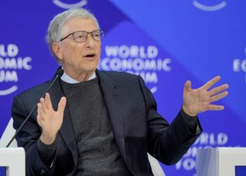 James Dore για Bill Gates… Όταν έρθει ο διάβολος, δεν θα έχει κέρατα, θα φοράει ένα πουλόβερ με στρογγυλή λαιμόκοψη και γυαλιά