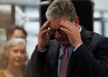 Μαζική αντίδραση στην δικτατορία Στάρμερ – Δύο εκατομμύρια υπογραφές κατά της ψηφιακής ταυτότητας “BritCard” σε λιγότερο από 48 ώρες
