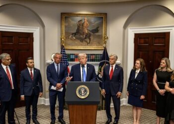Εμβόλια & Παρακεταμόλη: Ο Τραμπ & ο Κένεντι Σκιαγραφούν ένα Σχέδιο κατά του Αυτισμού ─ Ζούμε μια Ιστορική Στιγμή